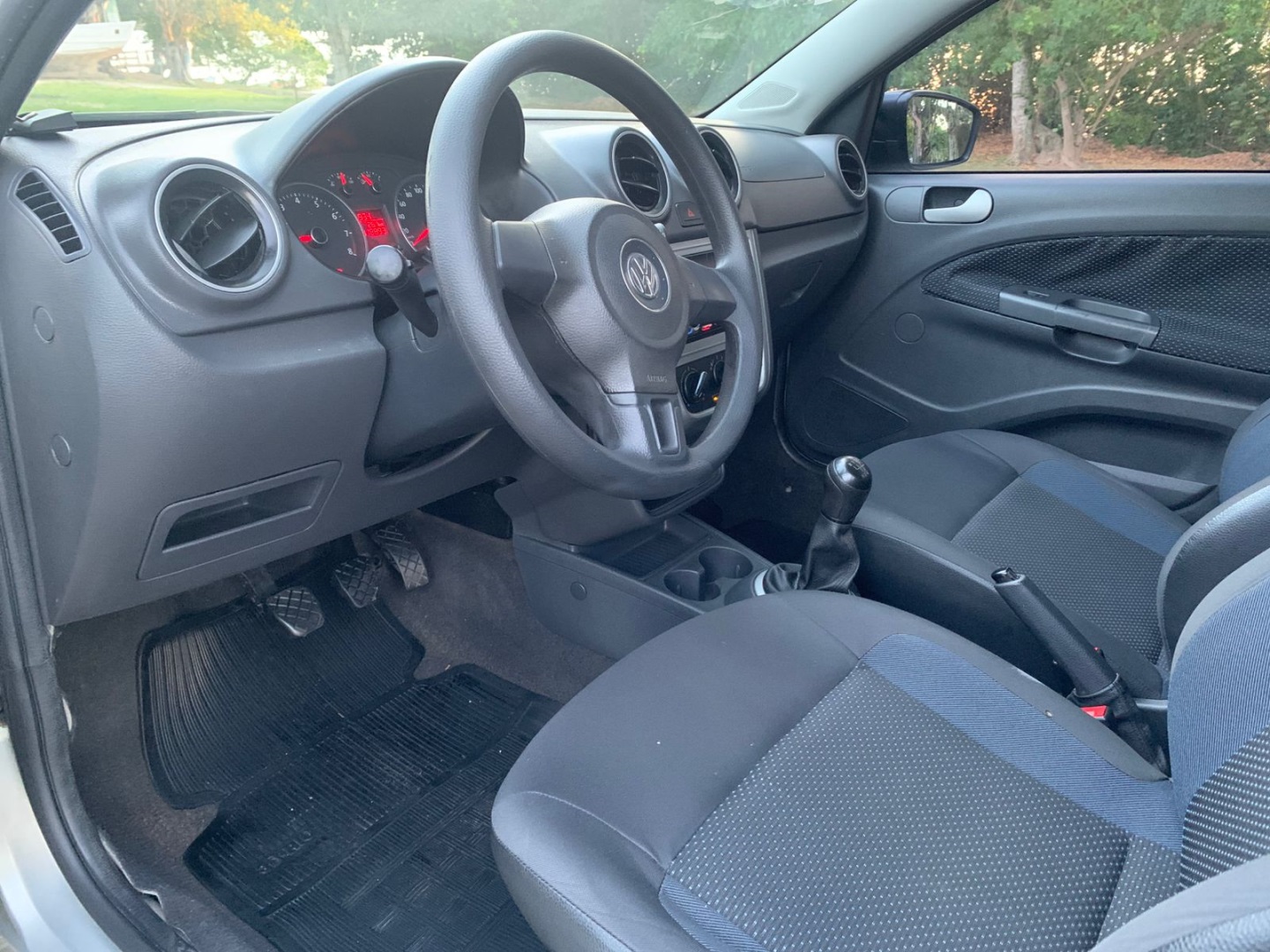 VW - VolksWagen Gol (novo) 1.0 Mi Total Flex 8V 4p